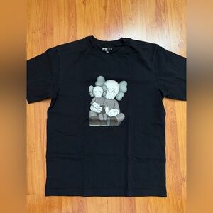 Kaws x Uniqlo UT Short Sleeve Graphic T Shirt Mens Medium 2023